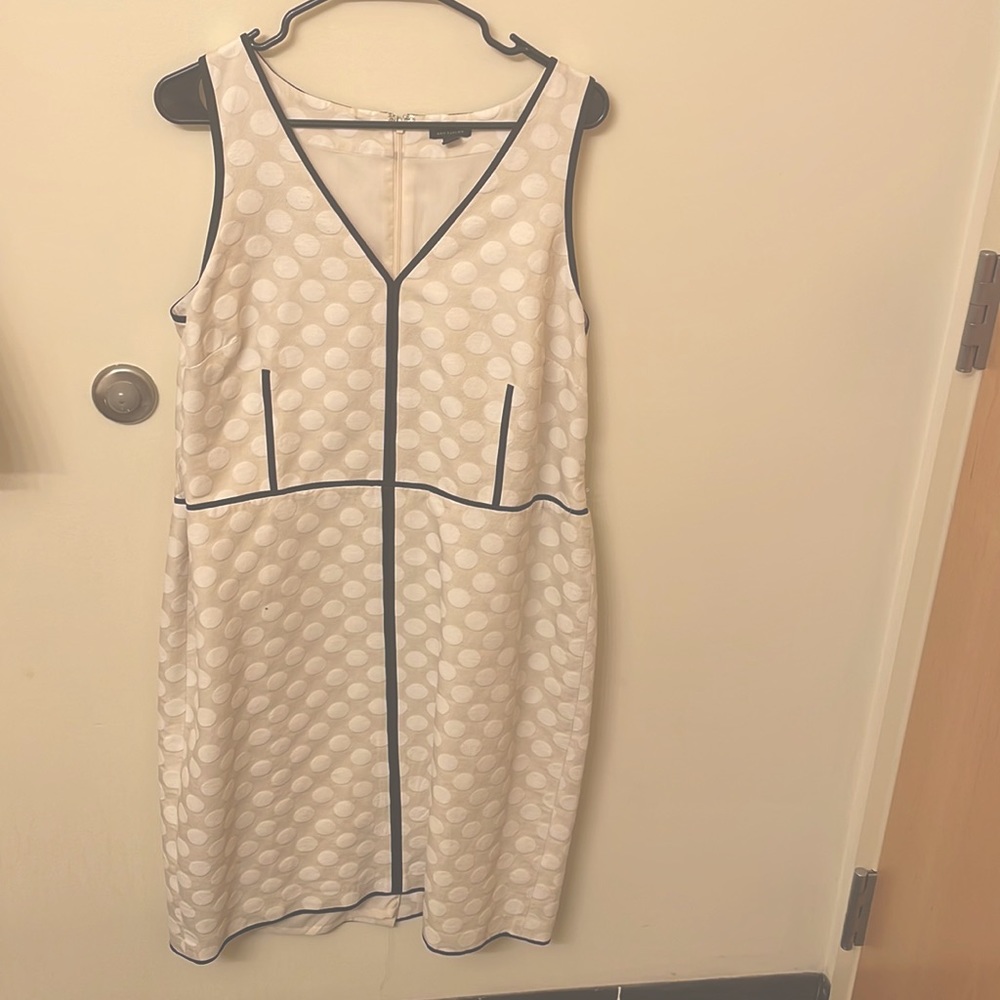 Ann Taylor dress midi size L to XL new condition.